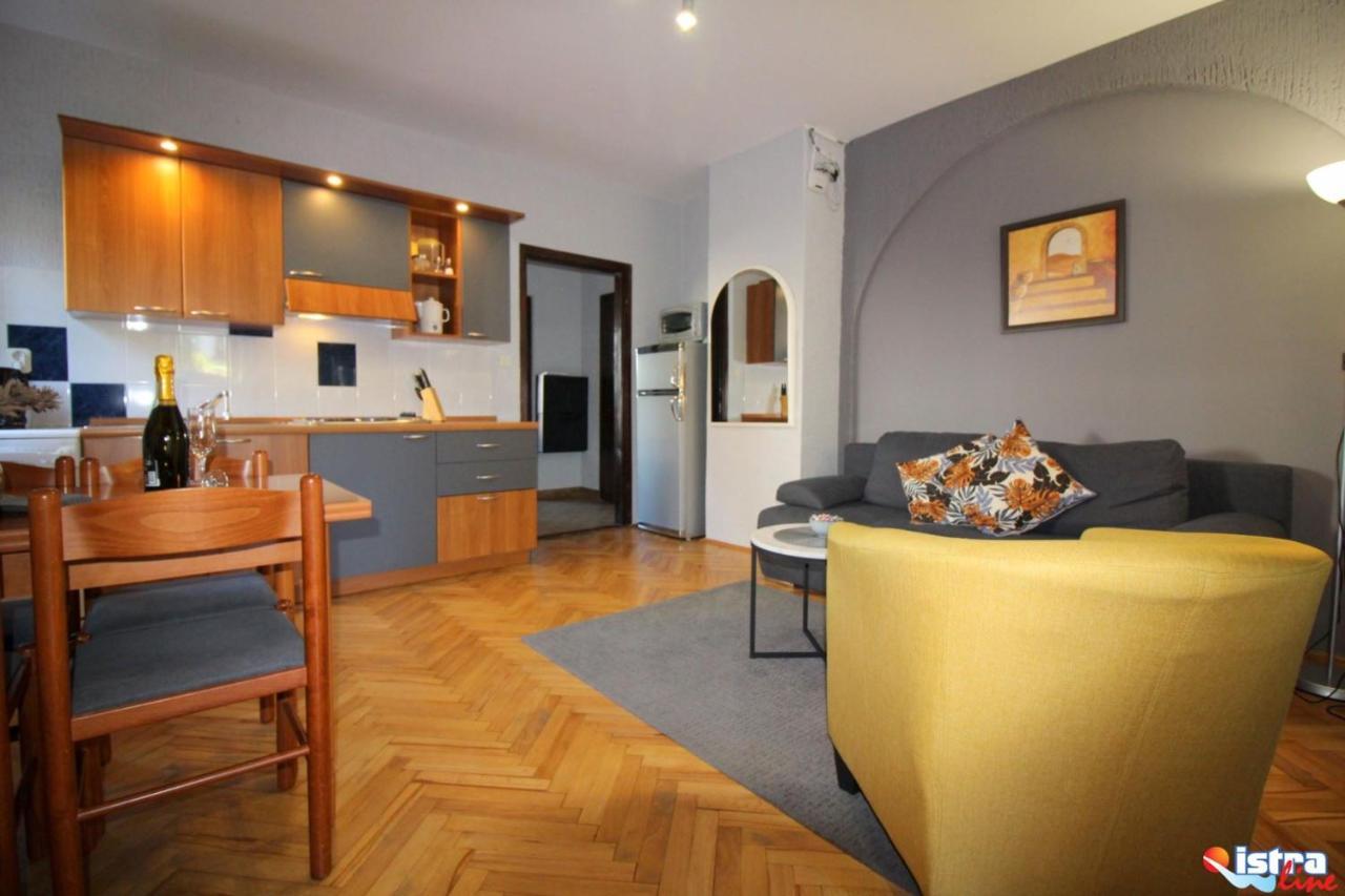 Dr. Igda Apartments Porec Exterior photo