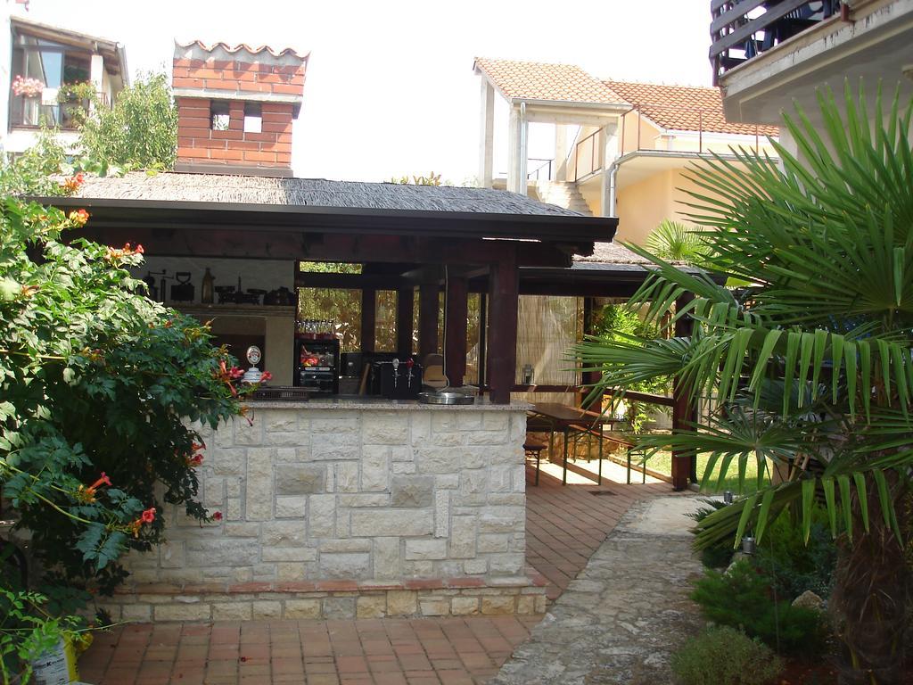Dr. Igda Apartments Porec Exterior photo